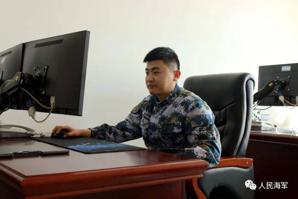 这位海军战士的凯发k8官网下载客户端的荣誉证书，迟到了1个多月(图10)