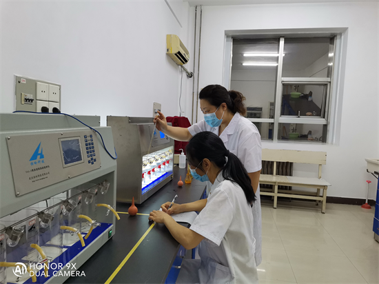 郑州自来水公司水质监测中心荣获河南省“五一巾帼标兵岗”荣誉称号(图2)