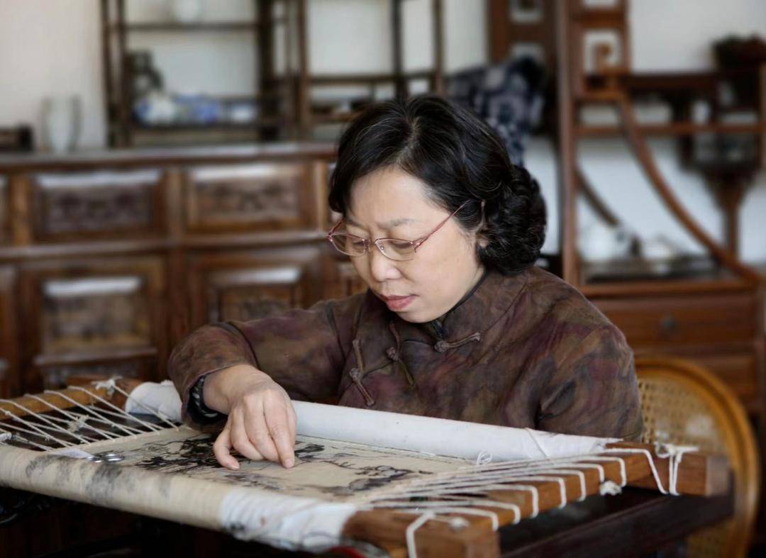 张小红荣获中国工艺美术大师称号(图1)