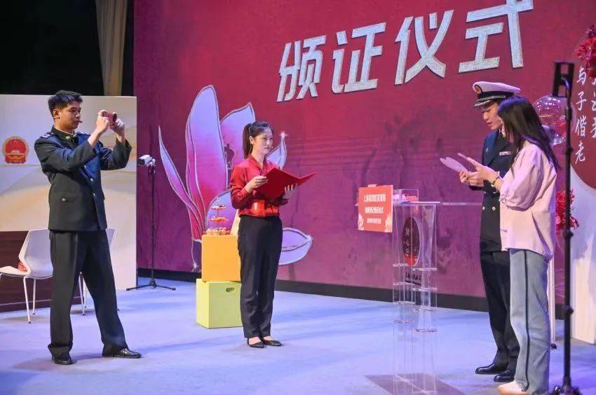 虹口的她获得“上海市金牌婚登员”荣誉称号(图3)