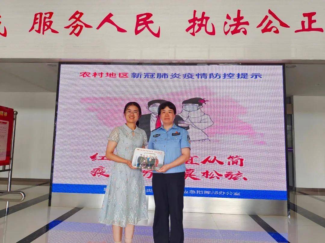 旌德县妇联开展“送奖下基层”荣誉送上门活动(图8)