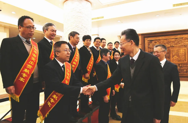 市海洋与渔业研究院专家荣获2021年度市有突出贡献荣誉