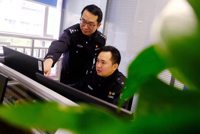 因10分钟内救下花季少女获评“平安之星”，荣誉加身后他们却说……