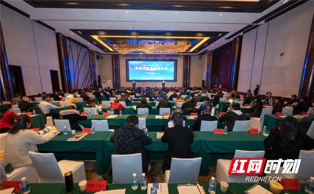 武陵酒总经理张毅超荣获“常德市第十六届十佳优秀企业家”称号