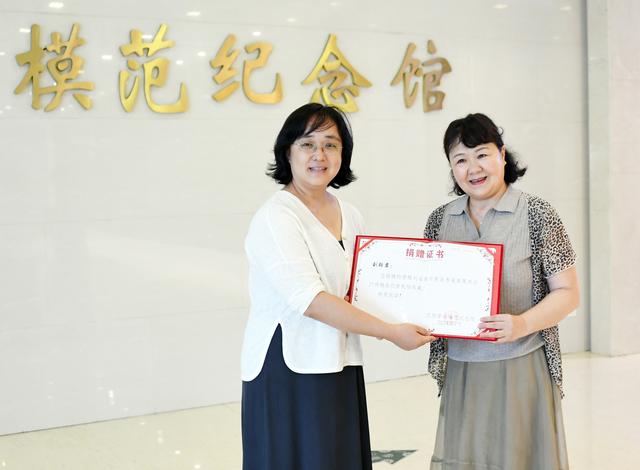 沉甸甸的“荣誉”捐赠沈阳劳模馆：让劳模精神接续传承，儿女圆了刘永奎的遗愿