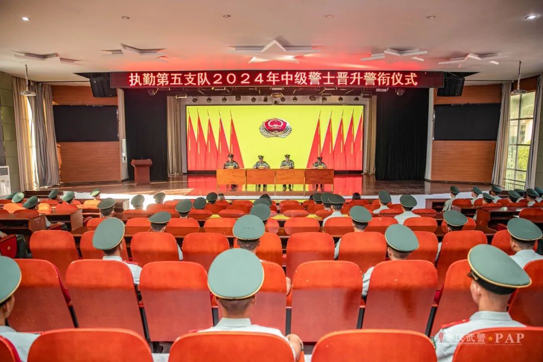 战斗军营 | 聚焦“红肩章”的荣誉时刻