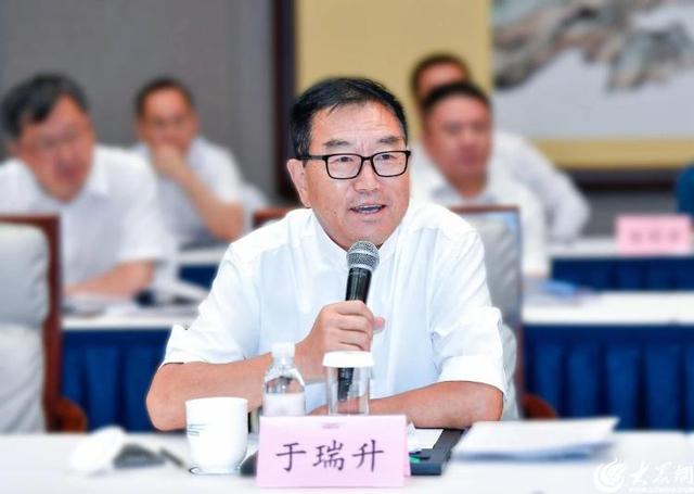 瑞源控股集团董事长于瑞升荣膺“2023年度青岛经济人物”称号