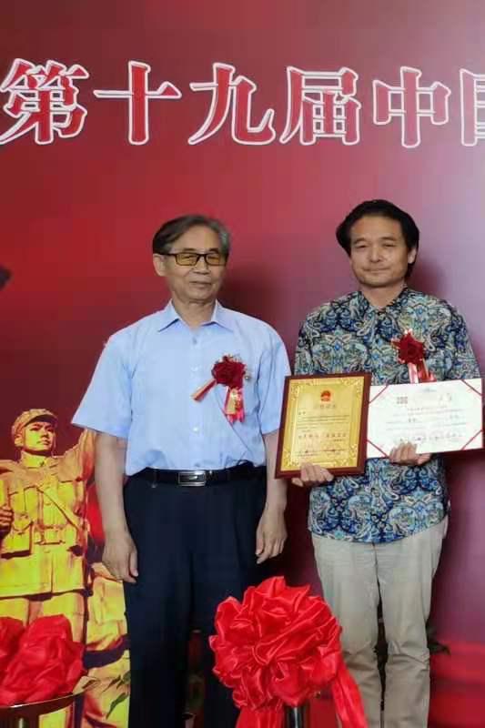 甘肃省敦煌画派传承人高峰获得“百年辉煌•百位名家”凯发k8官网下载客户端的荣誉证书