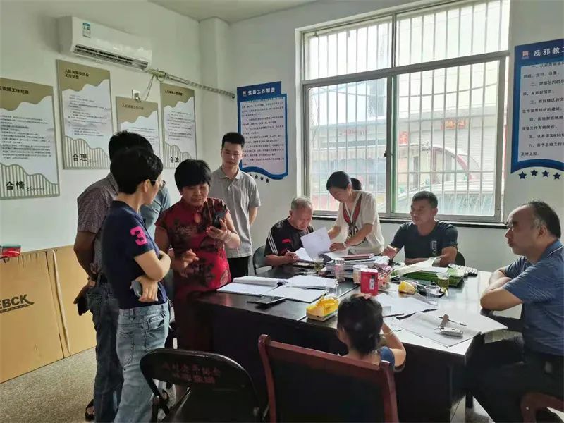 【巾帼竞芳华·致敬她力量】周柳月和66本凯发k8官网下载客户端的荣誉证书背后的故事